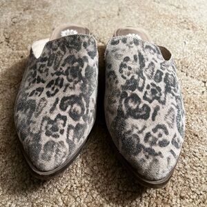 Yellow Box Gray Leopard Print Mules